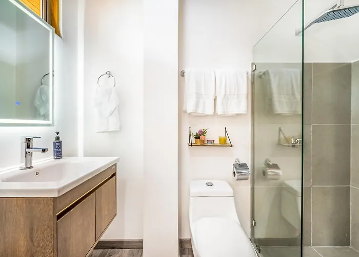 Apartment Walk To Del & Restaurants: 2 Condos! *