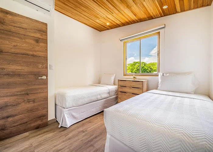 Apartment Walk To Del & Restaurants: 2 Condos! *
